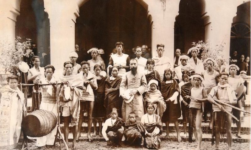 Giám mục, thừa tác viên Tin mừng phục vụ hết mọi người