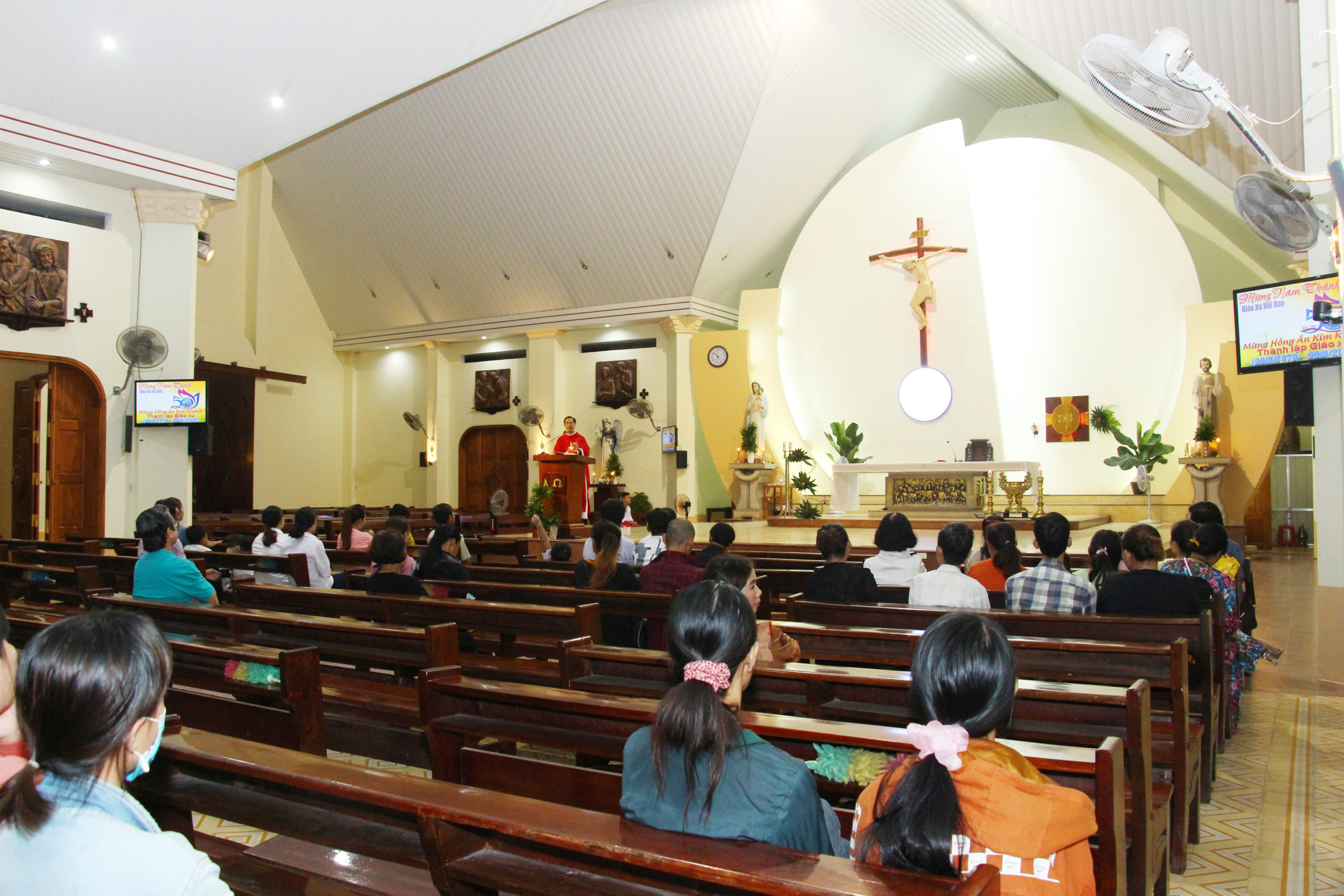 Tin Ảnh: Caritas Bà Rịa: Cử hành thánh lễ cầu nguyện cho anh chị em nhiễm HIV/AIDS trong Giáo phận