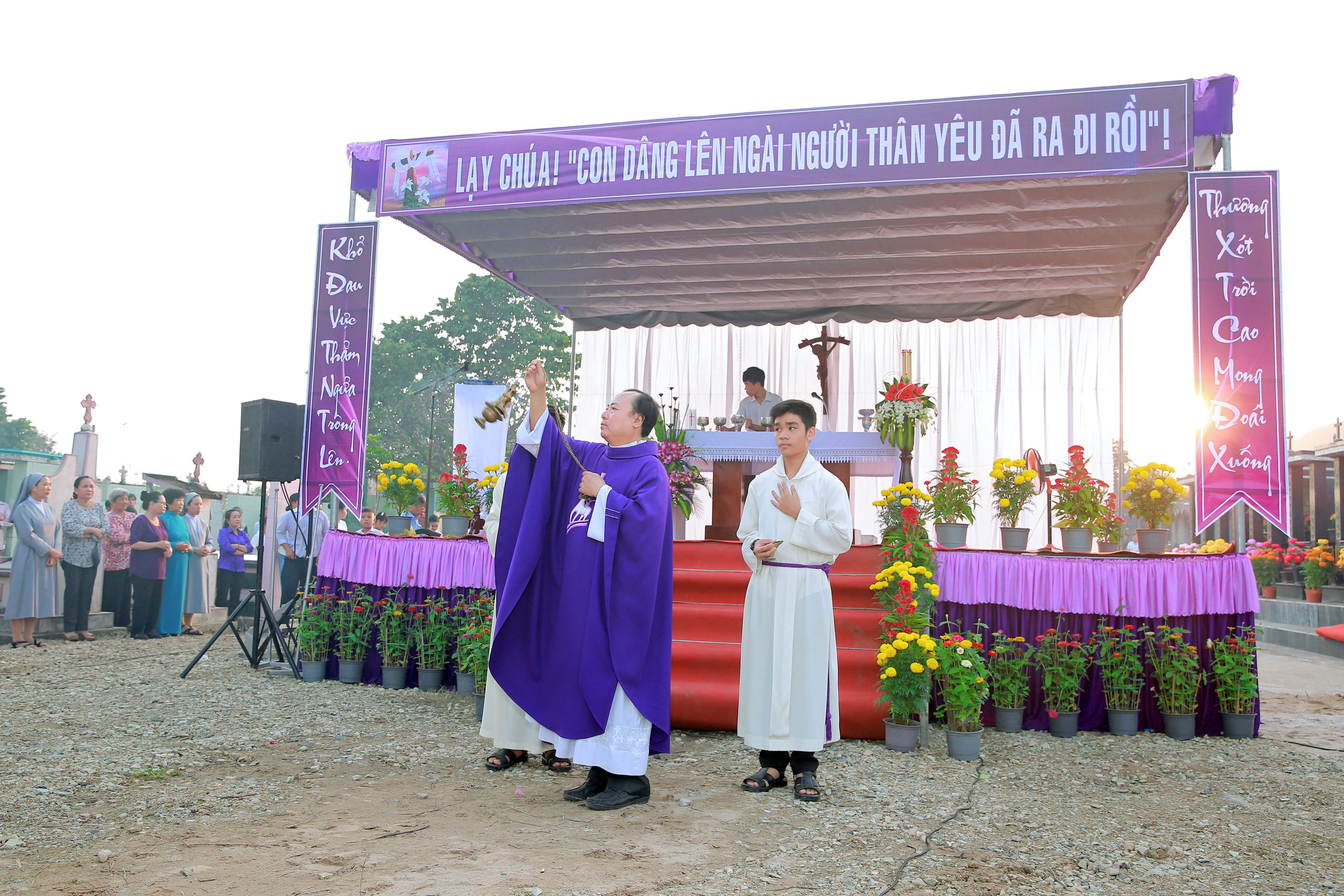 Tin Ảnh: Gx. Phước Tân: Thánh lễ cầu cho các tín hữu đã qua đời
