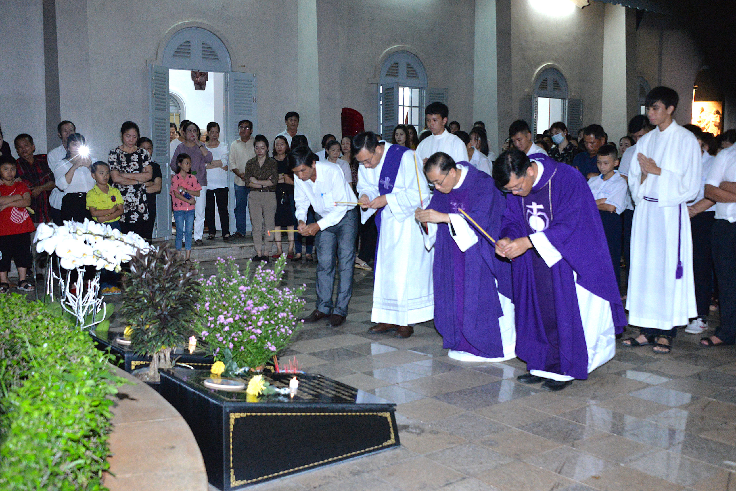 Gx. Chánh Toà: Thánh lễ cầu nguyện cho các tín hữu đã qua đời