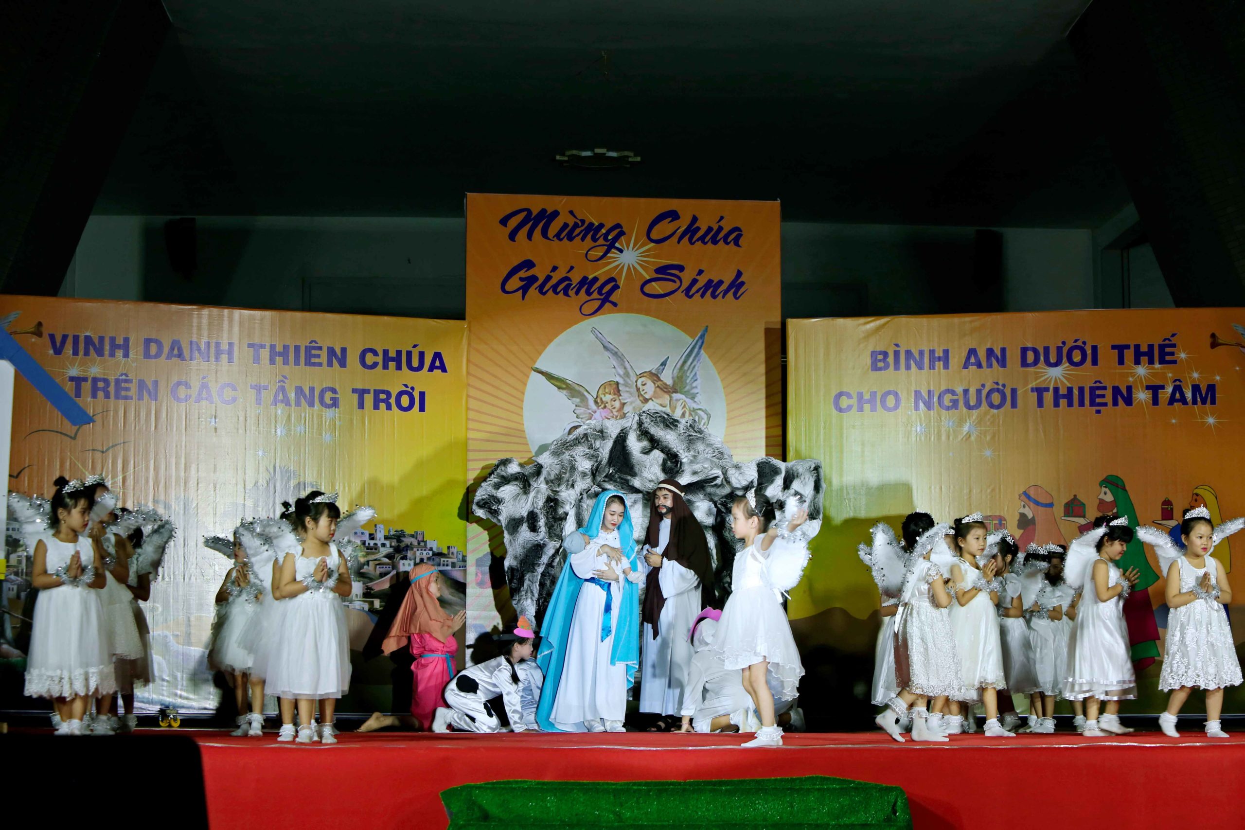 Tin Ảnh: Gx. Vinh Châu: Thánh lễ Vọng mừng Chúa Giáng Sinh 2020