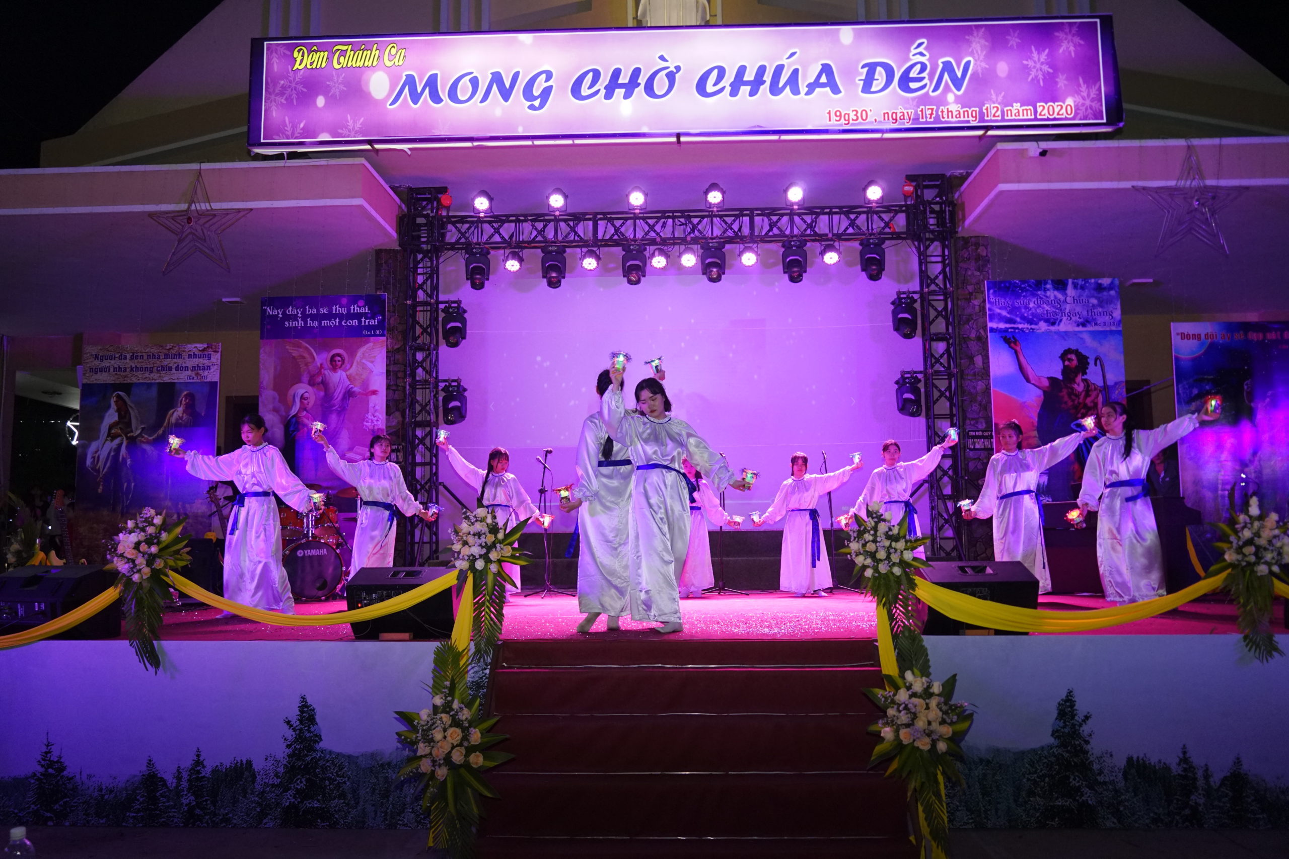 Tin ảnh: Gx. Chu Hải: Đêm diễn nguyện thánh ca “Mong Chờ Chúa Đến”