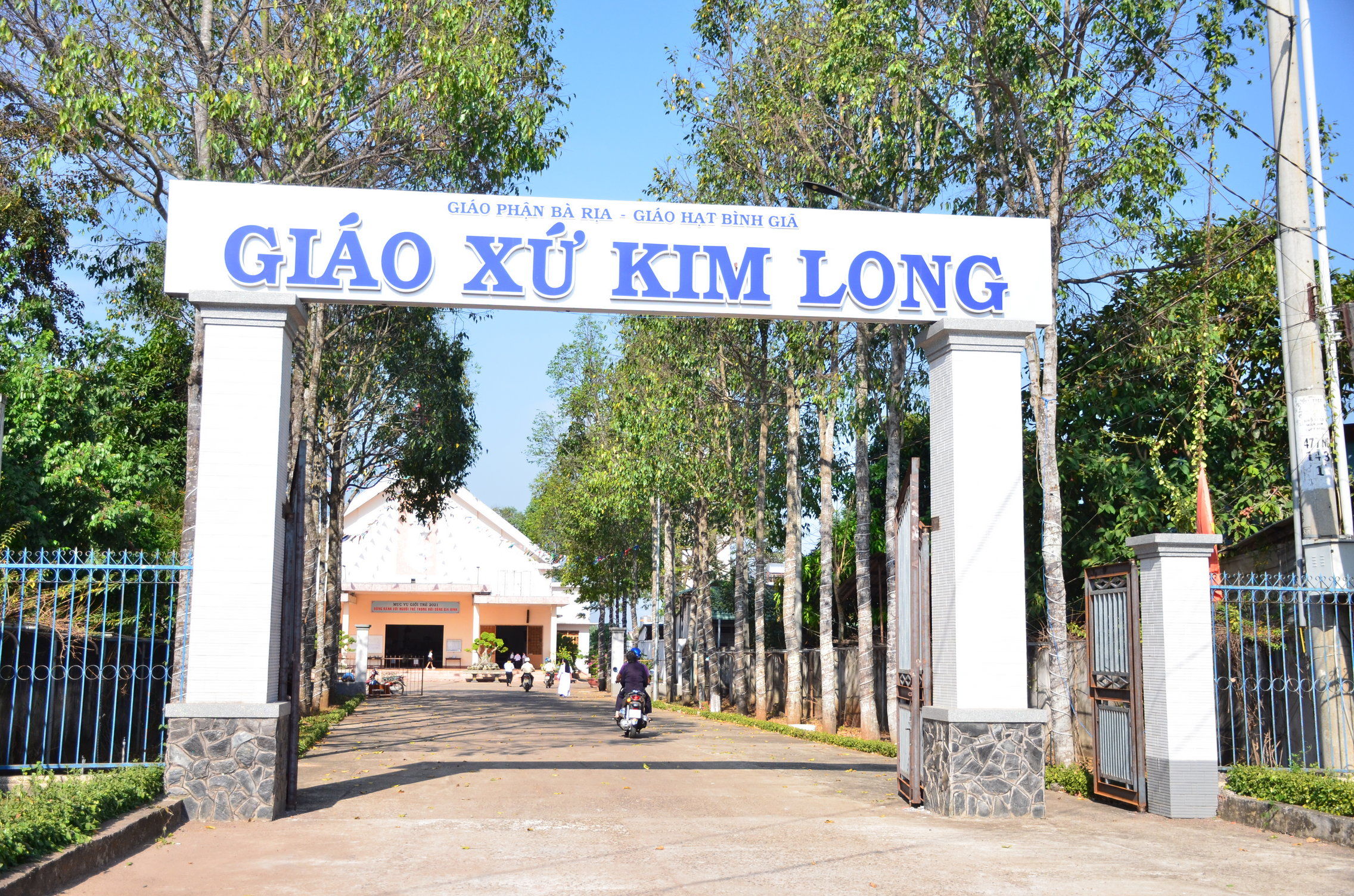 Gx. Kim Long: Chầu Thánh Thể thay Giáo phận – 14.3.2021