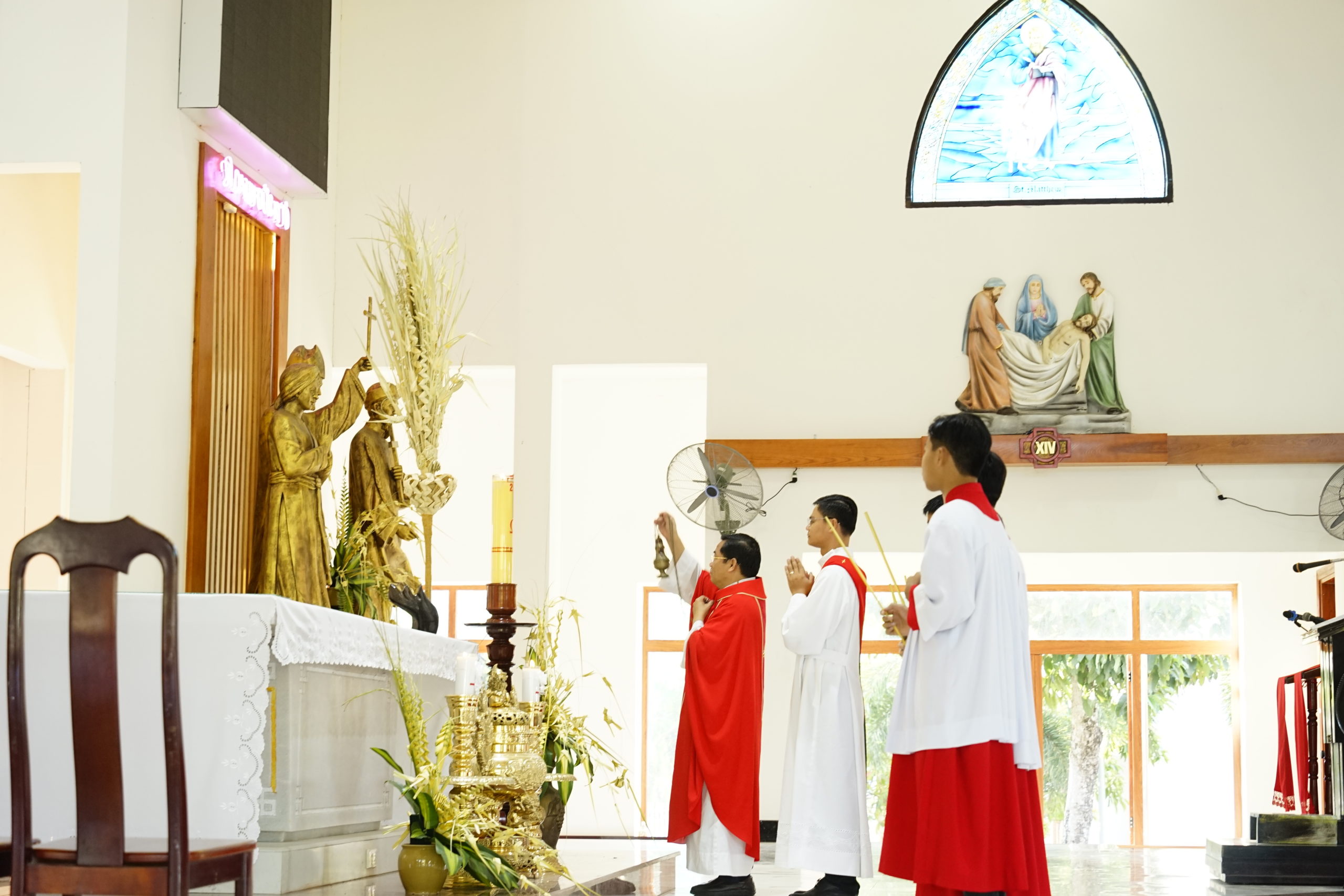 Tin Ảnh: Gx. Láng Cát: Cử hành Chúa Nhật Lễ Lá- Ngày 28.03.2021