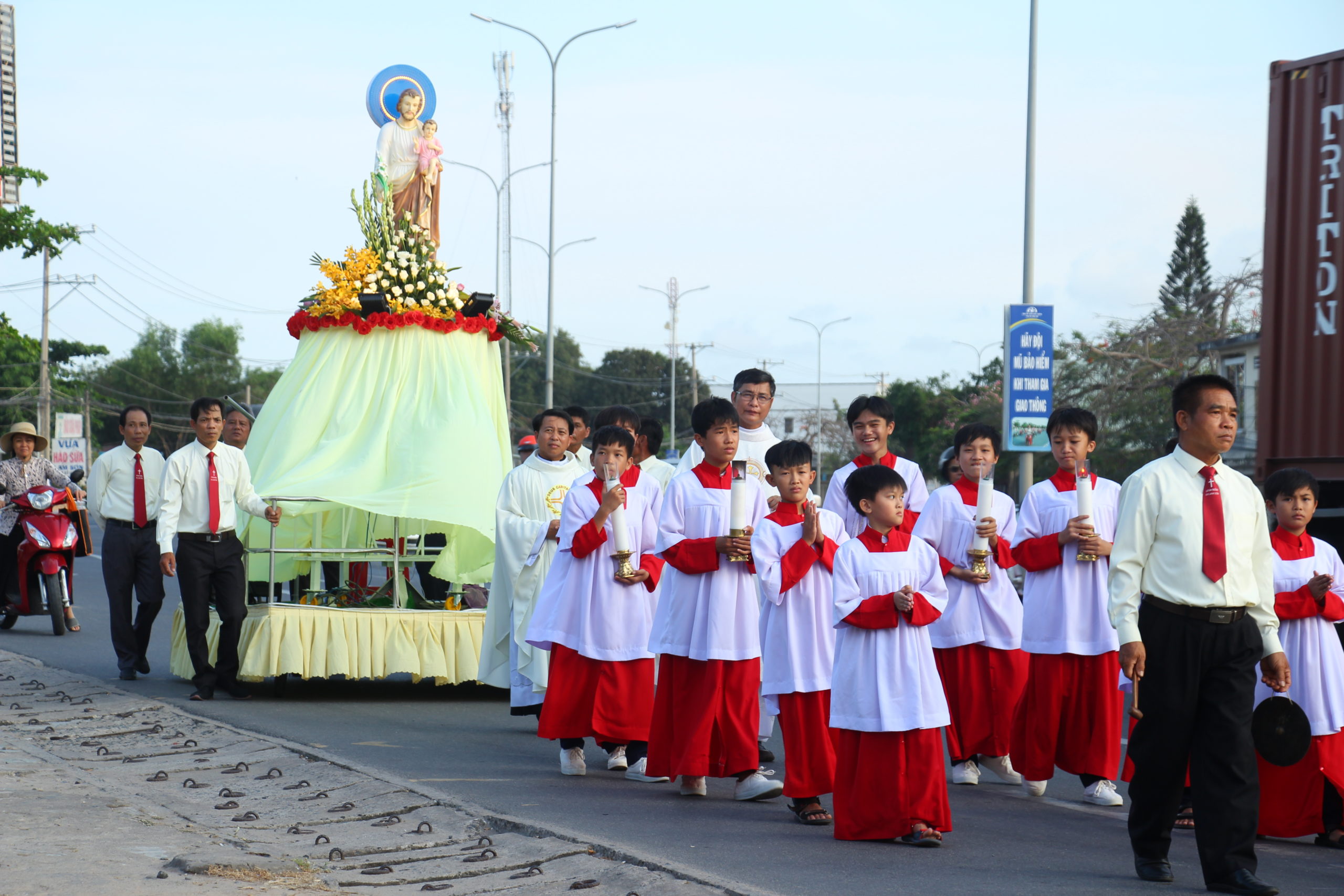 Tin ảnh: Gx. Lam Sơn: Thánh lễ mừng kính Thánh Giuse – Bổn mạng giáo xứ và Cha Chánh xứ – Ngày 19.3.2021