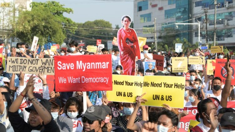 12 Hồng y Á châu kêu gọi hòa bình cho Myanmar