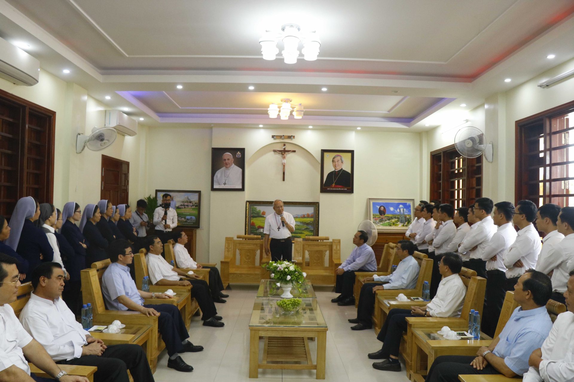 Giáo phận Hà Tĩnh: Đại diện các thành phần Dân Chúa cảm ơn Đức cha Phaolô Nguyễn Thái Hợp và đón Đức cha Louis Nguyễn Anh Tuấn – Tân Giám quản Tông tòa Giáo phận