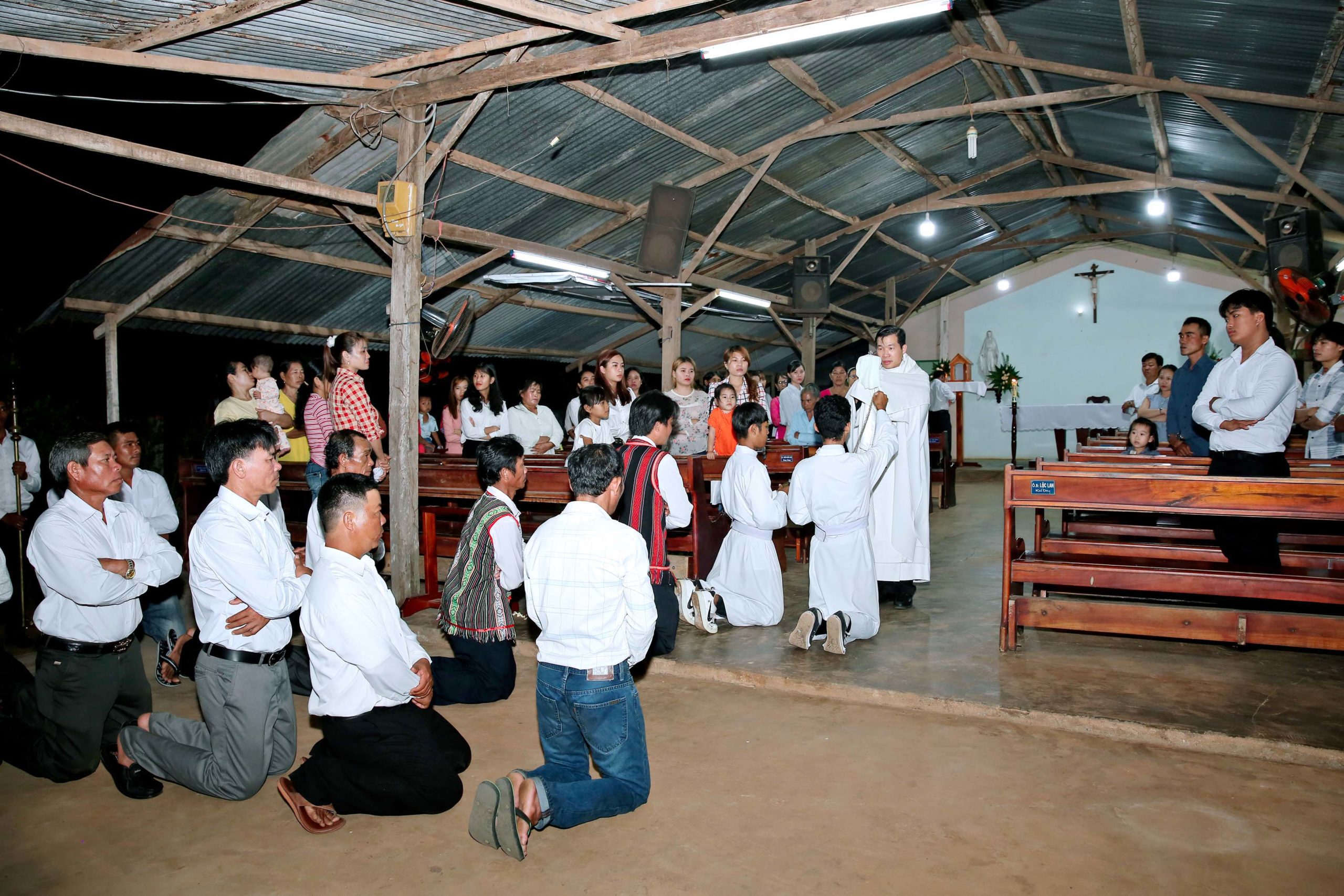 Tin Ảnh: Giáo họ Ruộng Tre: Cử hành Tam Nhật Thánh 2021