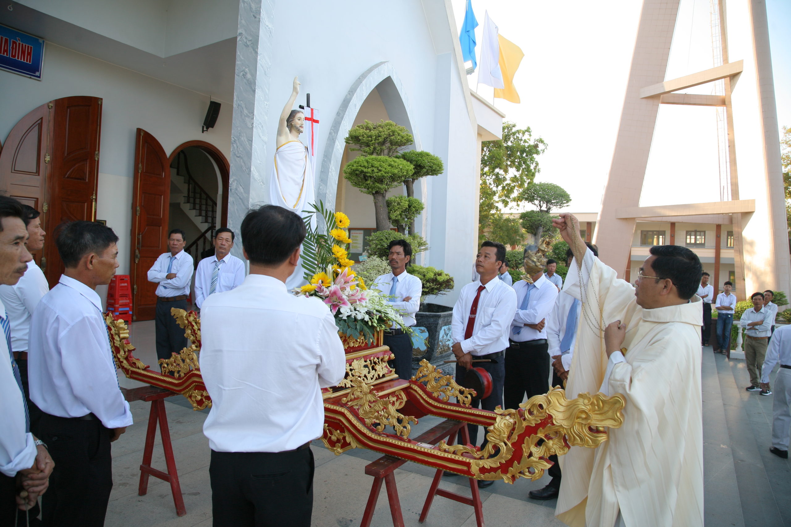 Tin Ảnh: Gx. Láng Cát cử hành Tam Nhật Thánh 2021