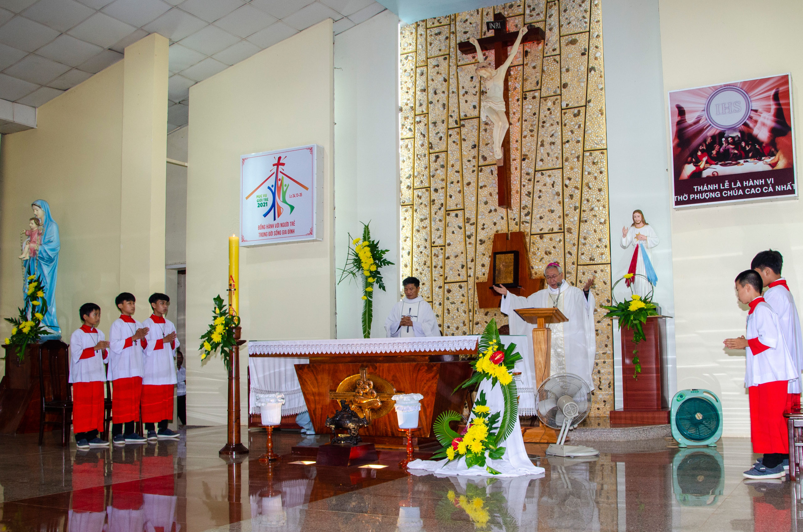Tin Ảnh: Gx. Sơn Hòa: Đức Cha Emmanuel dâng thánh lễ cầu nguyện cho giáo xứ