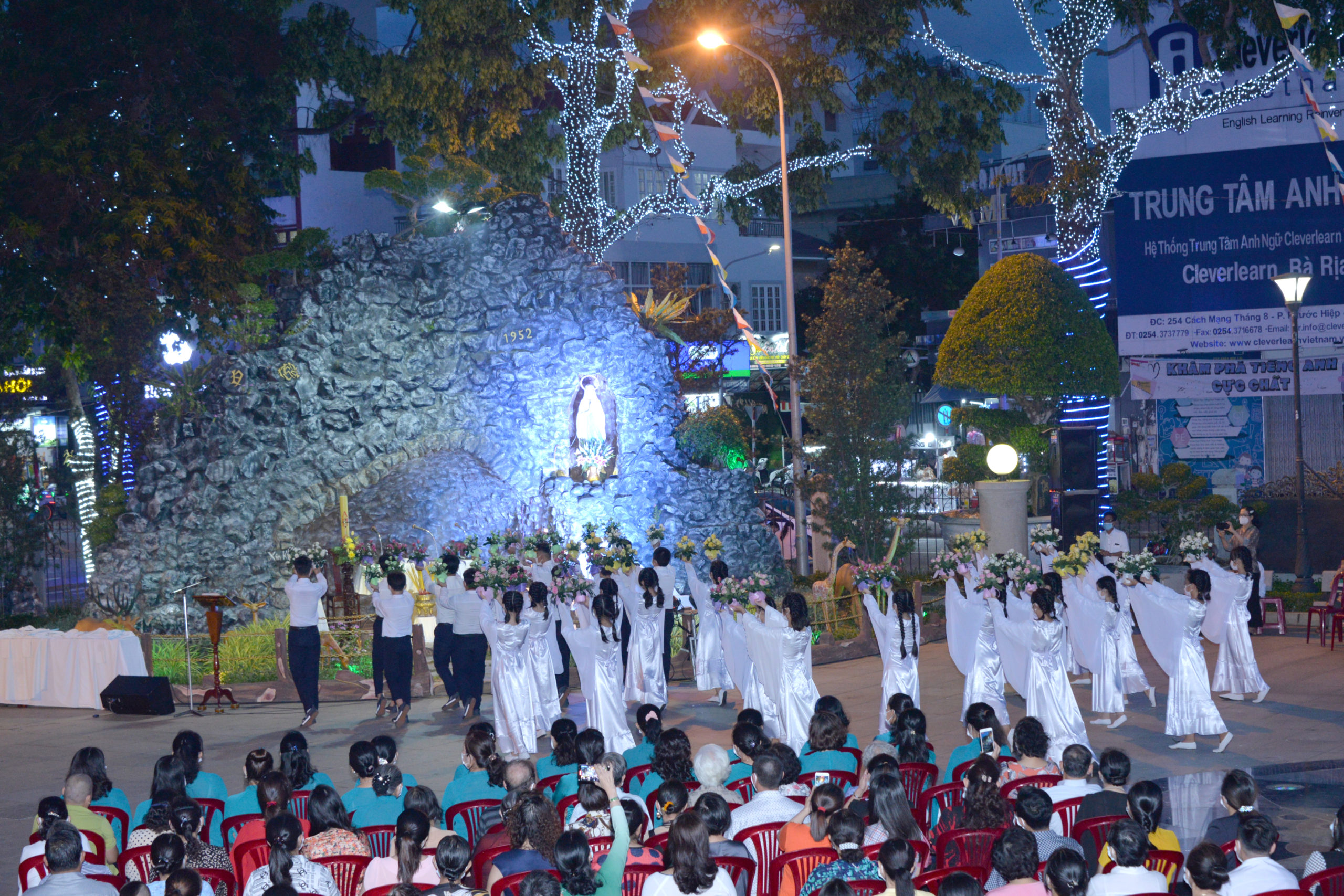 Gx. Chánh Toà: Khai mạc Tháng Hoa kính Đức Mẹ
