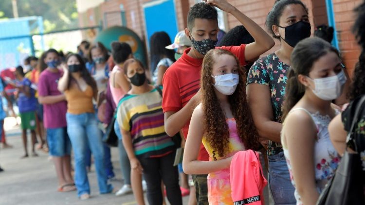Giáo hội Brazil cầu nguyện cho nửa triệu người dân đã chết vì Covid-19