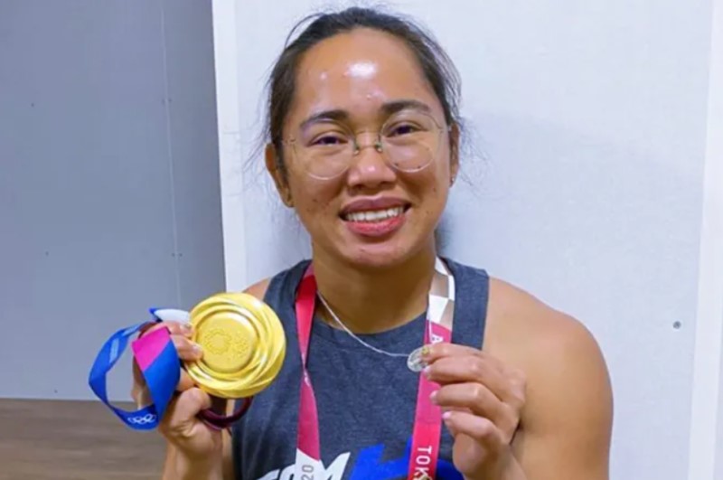 Hidilyn Diaz giành huy chương vàng Olympic
