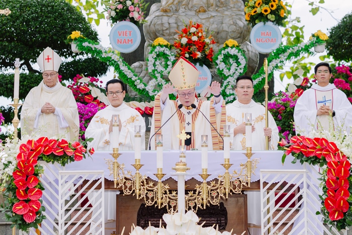 Thánh Lễ Kính Trọng Thể Đức Mẹ Hồn Xác Lên Trời tại La Vang 2021