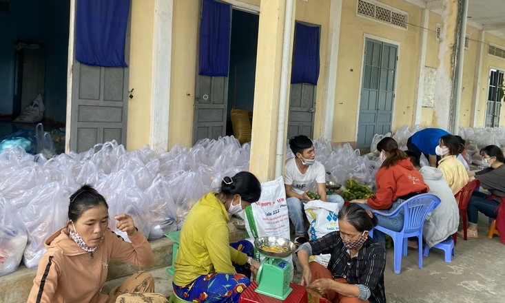 Cảm nghĩ khi làm hàng cứu trợ