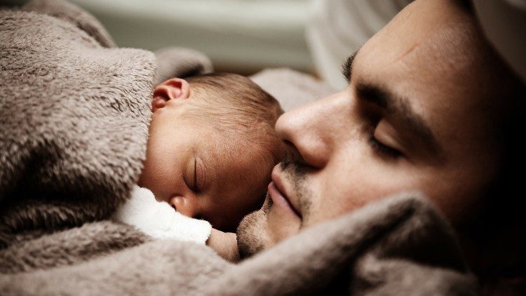 Hoạt động dấn thân chăm sóc giảm nhẹ cho trẻ sơ sinh của bác sĩ Elvira Parravicini