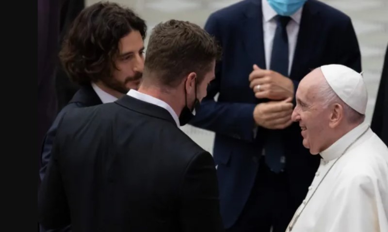 ĐTC Phanxicô gặp gỡ nam diễn viên đóng vai Chúa Giê-su trong phim ‘Đấng được chọn’