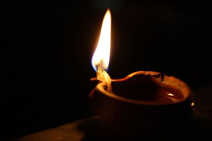 Ngọn đèn chầu