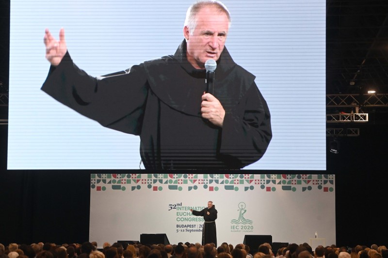 Thầy Csaba Böjte, Dòng Phan-xi-cô nói: “Chúng ta hãy dám yêu thương nhau”