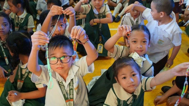 Một triệu trẻ em đọc kinh Mân Côi cầu nguyện cho hoà bình thế giới