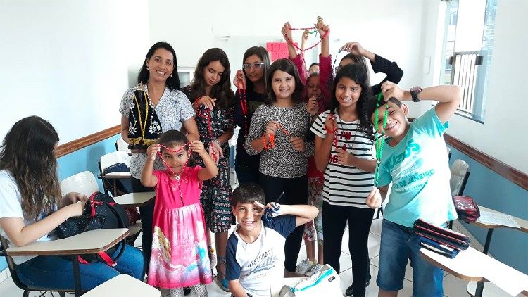 Từ Á châu đến châu Mỹ Latinh, một triệu trẻ em tham gia chiến dịch kinh Mân Côi