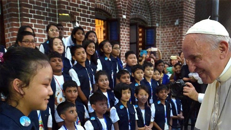Cha Fortunato Di Noto: Thượng Hội đồng cần lắng nghe trẻ em