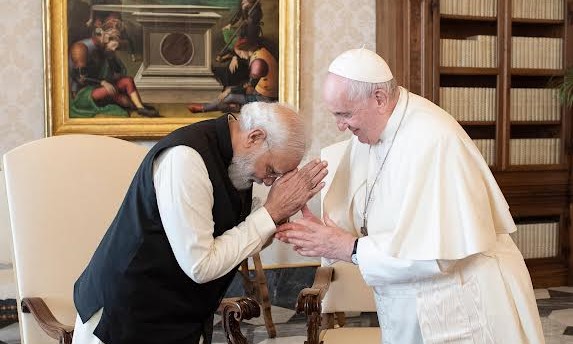 Thủ tướng Modi mời Đức Thánh Cha Phanxicô đến tông du Ấn Độ