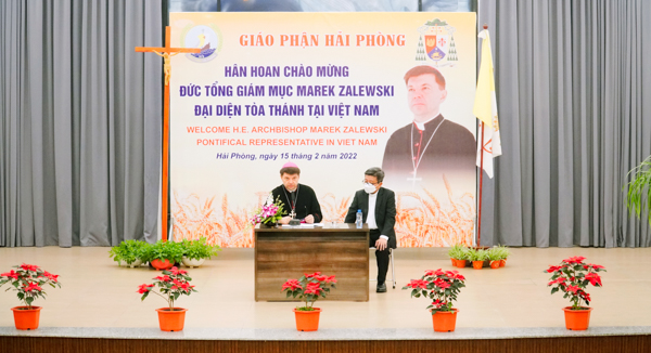 Đức Tổng Giám mục Đại diện Tòa Thánh Marek Zalewski thăm Giáo phận Hải Phòng