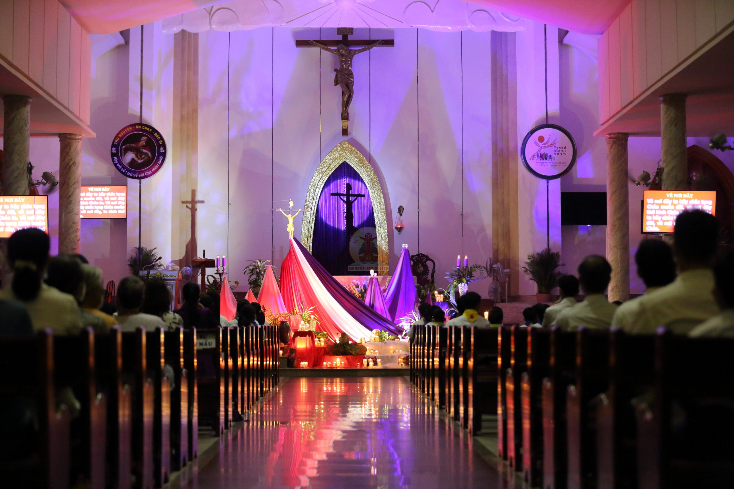 Gx. Phước Tỉnh: Cầu nguyện Taizé – Sám hối cộng đồng dọn lòng sống Tam Nhật Thánh