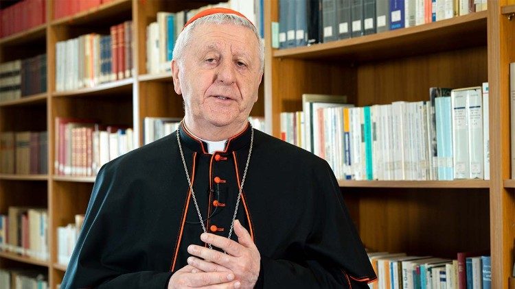 ĐHY Versaldi : Các trường công giáo phải đào tạo những con người tự do