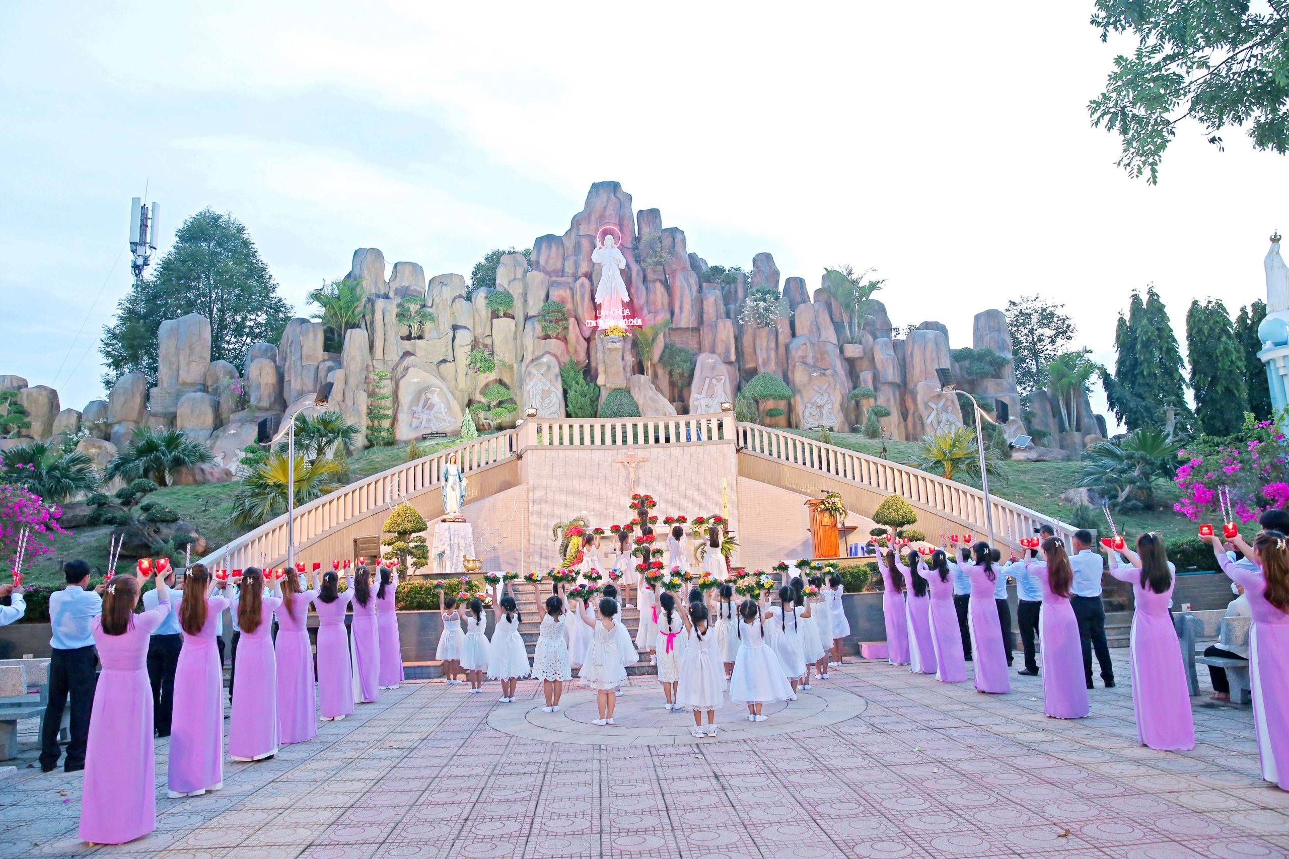 Tin Ảnh: Gx. Vinh Châu: Thánh lễ khai mạc tháng hoa 2022- Ngày 01.5.2022