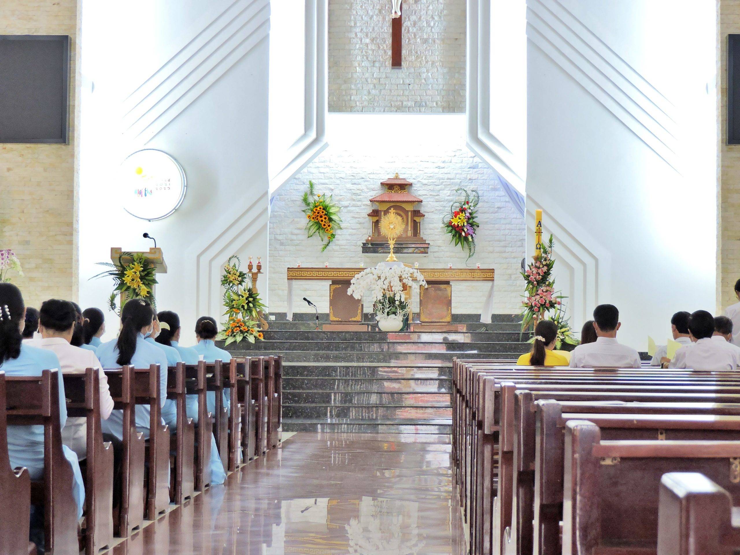 Tin Ảnh: Gx. Tân Phước: Chầu Thánh Thể thay giáo phận- Ngày 22.5.2022