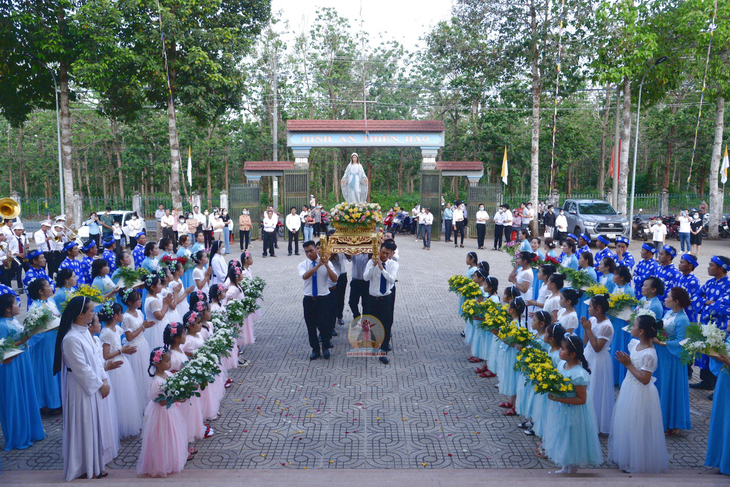 Gx. Hòa hội: Khai mạc Tháng Hoa kính Đức Mẹ