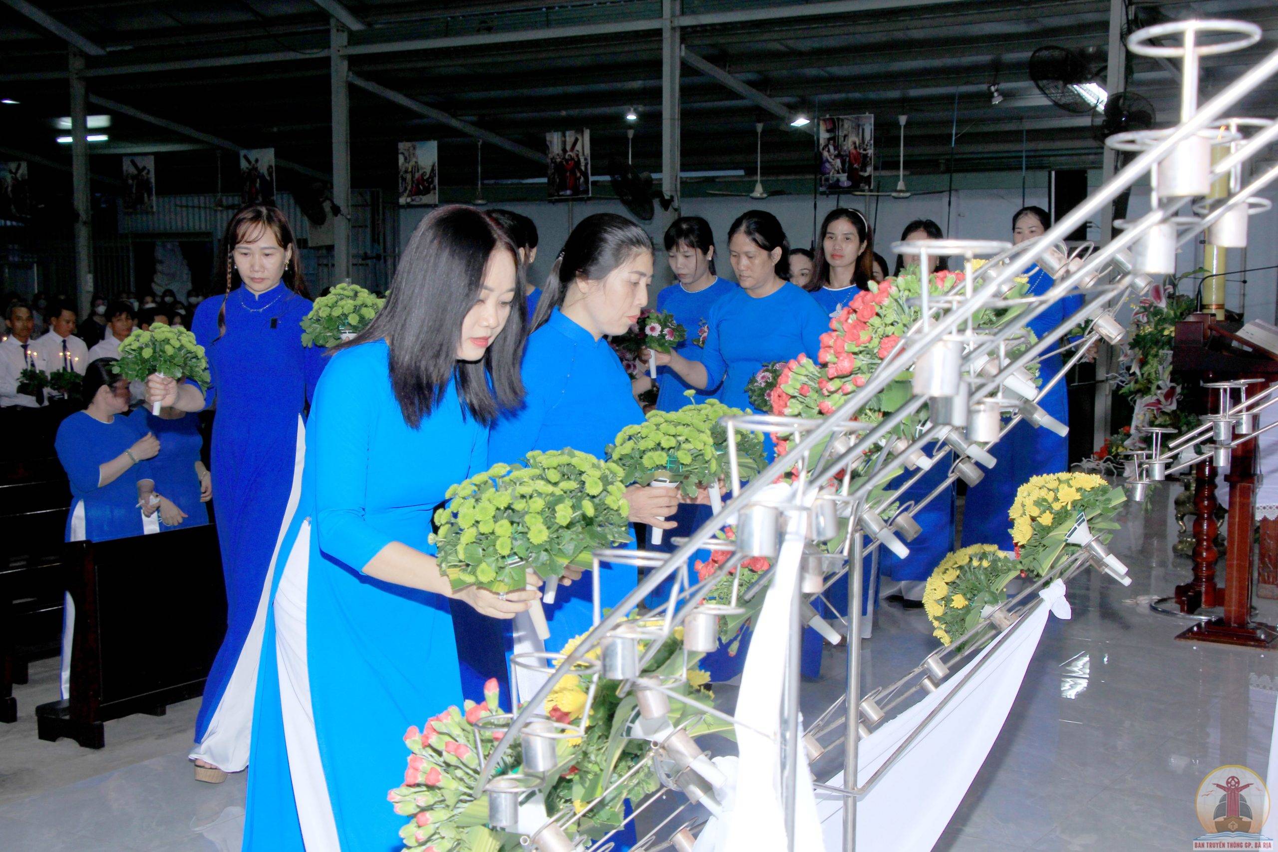 Tin Ảnh: Gx. Nam Bình : Khai mạc Tháng Hoa 2022