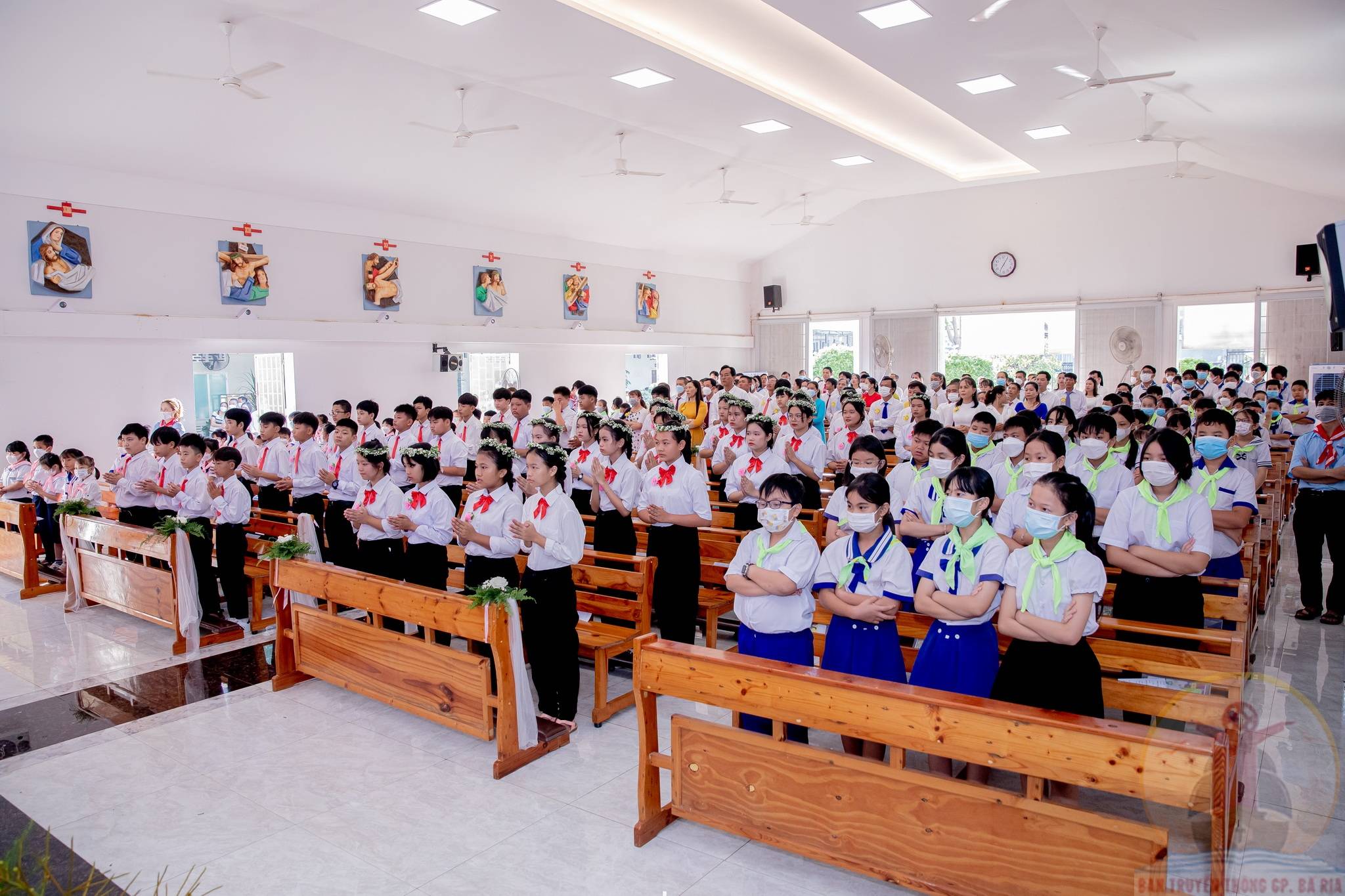 Tin ảnh: Gx. Bình Ba: 39 em thiếu nhi lần đầu rước Chúa- Ngày 19.6.2022