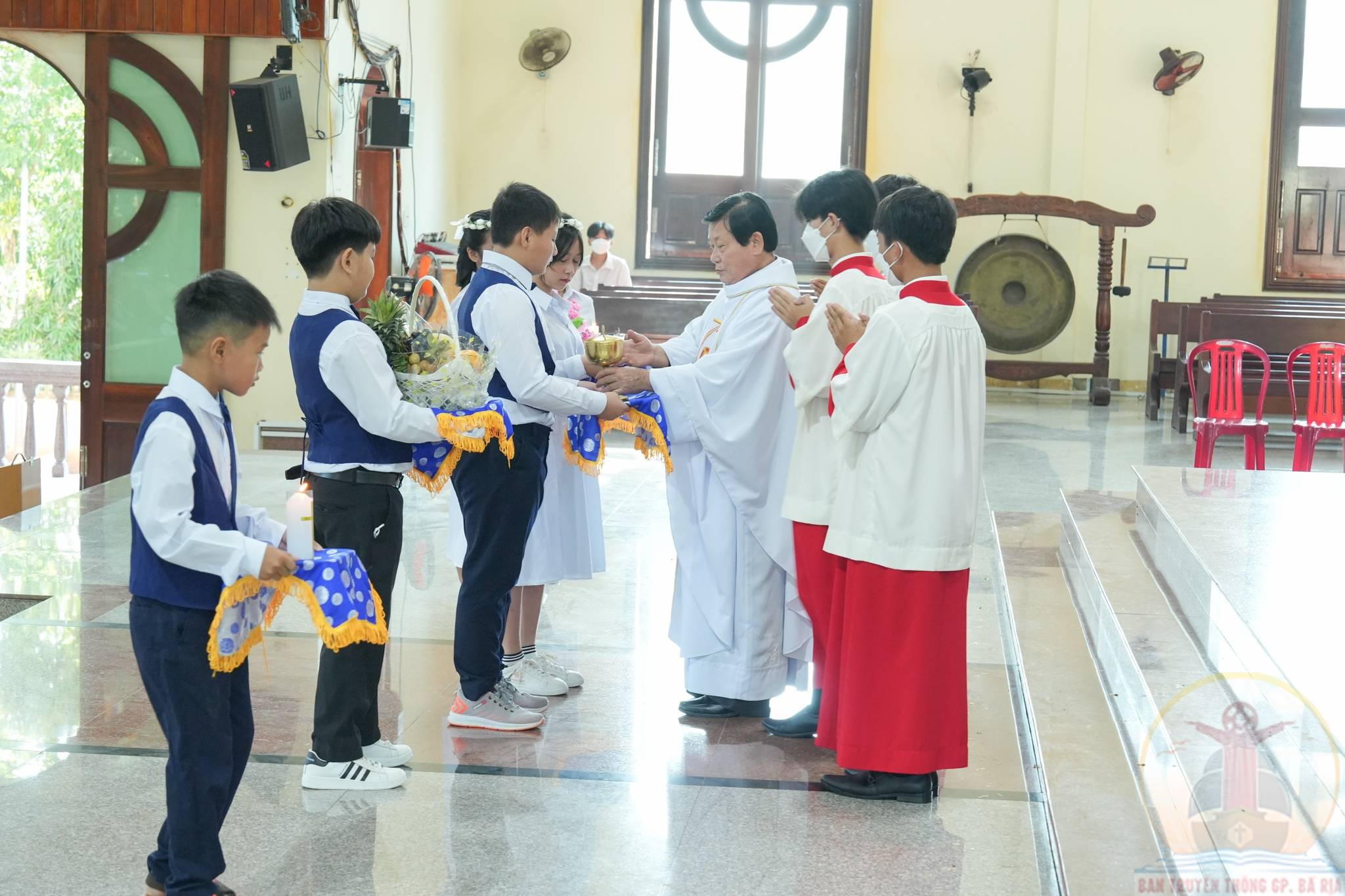 Tin ảnh: Gx. Bình Châu: Thánh lễ ban Bí tích Thánh Thể lần đầu- Ngày 19.6.2022