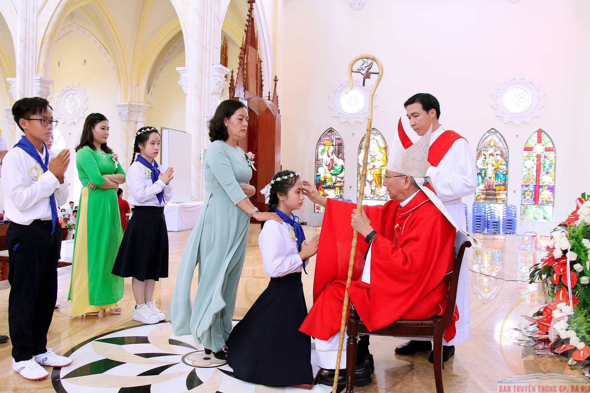 Gx. Song Vĩnh: Thánh lễ ban Bí tích Thêm Sức- 26.8.2022