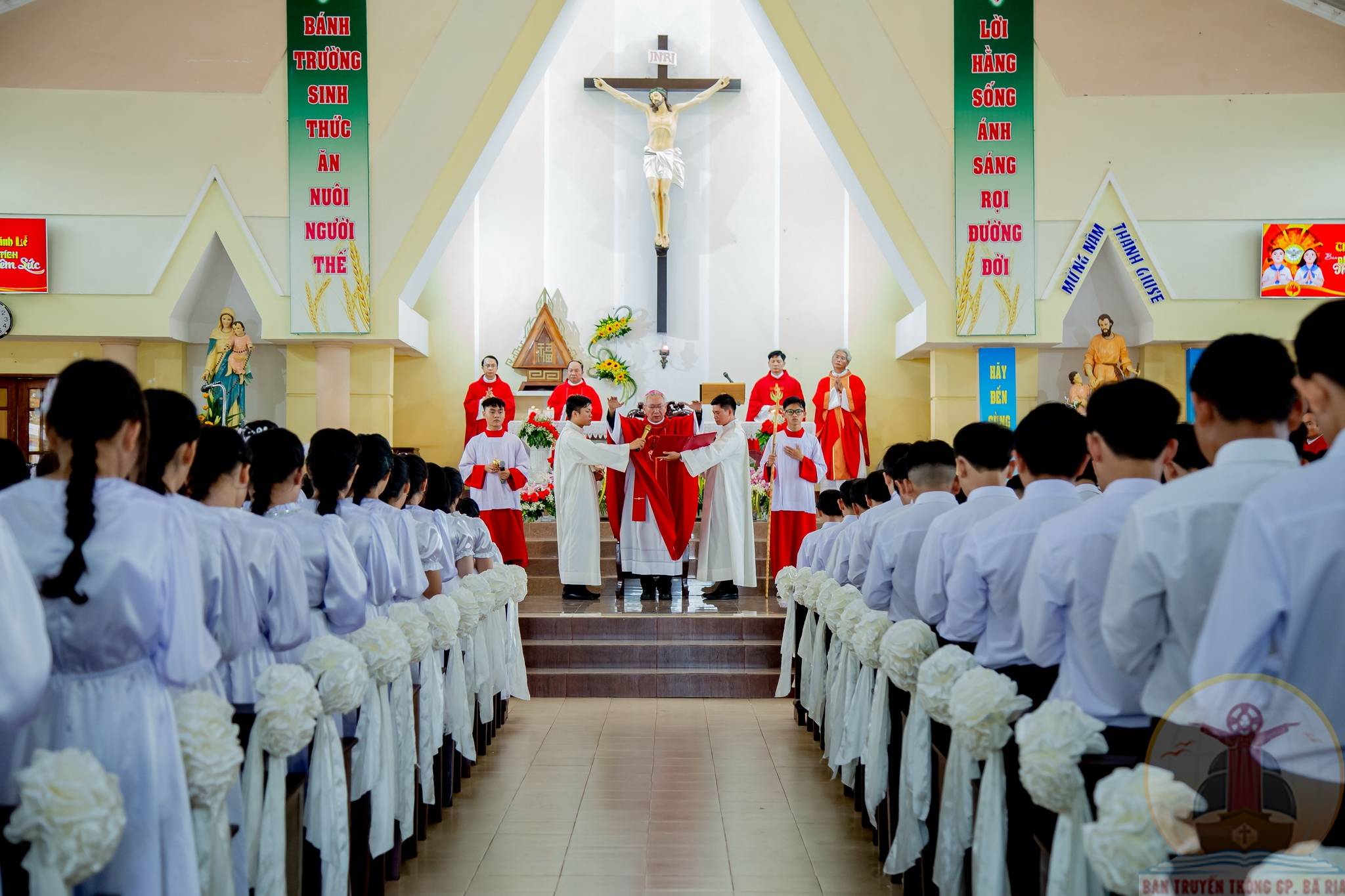 Gx. Quảng Nghệ: Thánh lễ ban Bí tích Thêm Sức- 25.8.2022