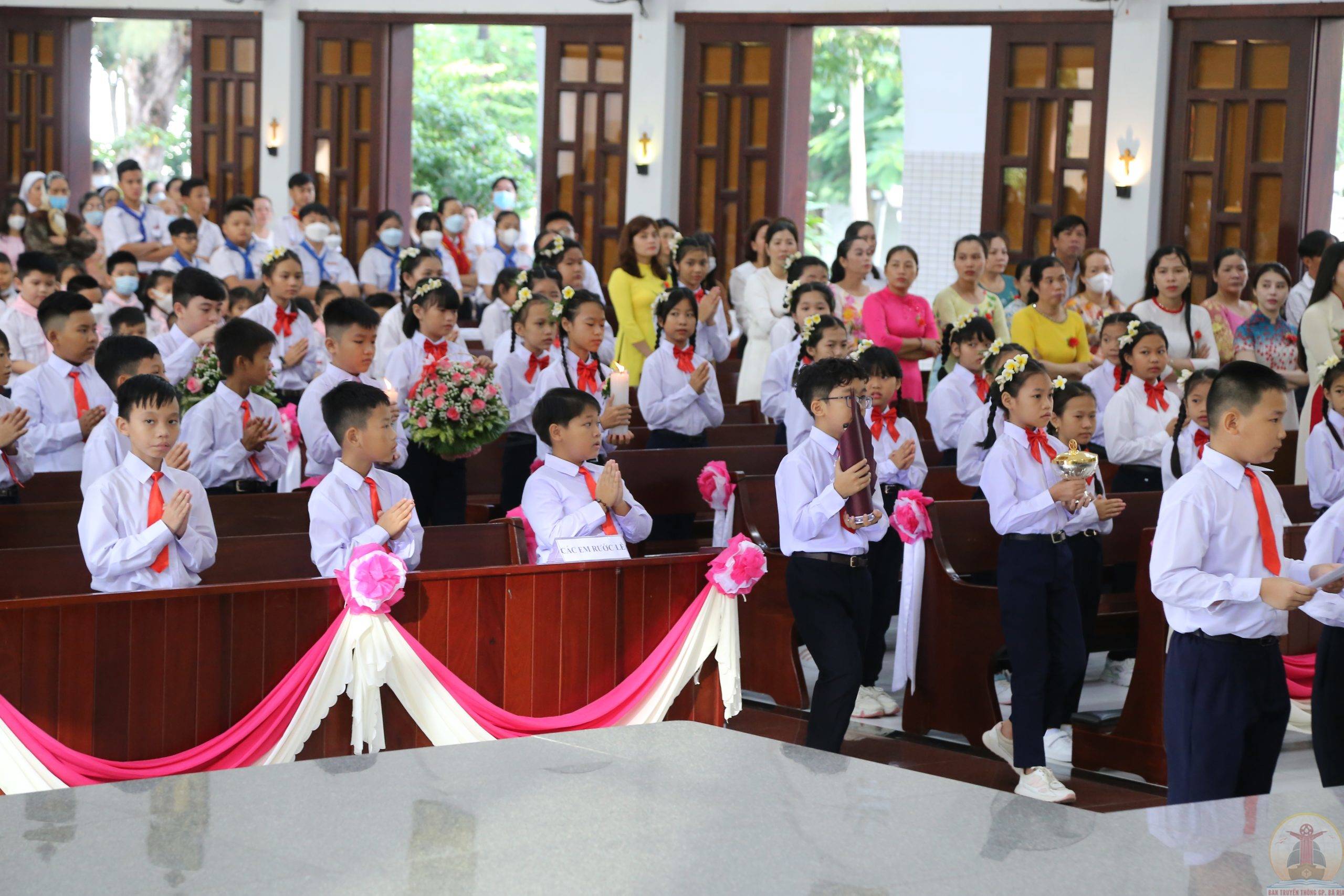 Gx. Long Toàn: 49 thiếu nhi rước lễ lần đầu- 28.8.2022
