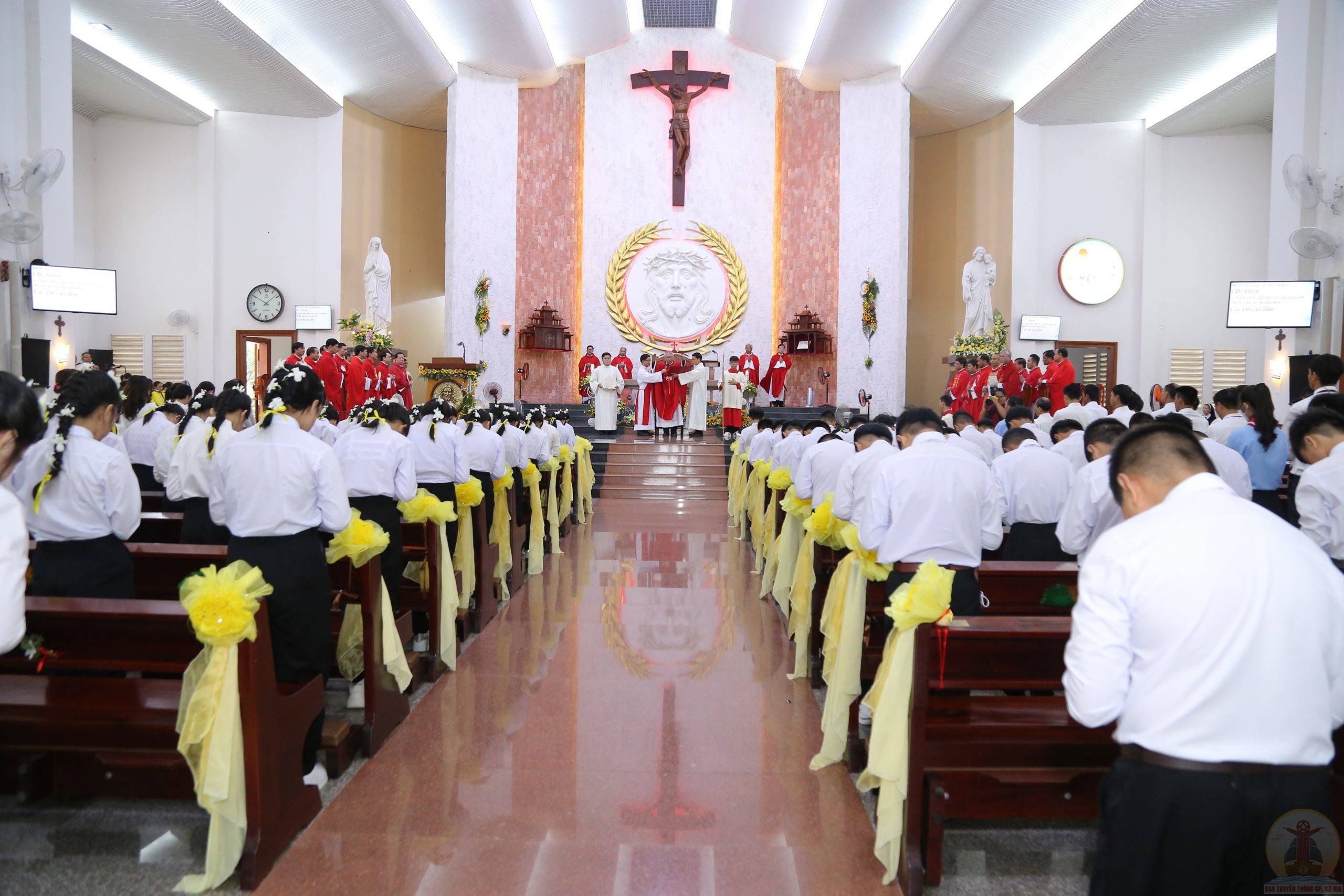 Gx. Xuân Sơn: Thánh lễ ban Bí tích Thêm Sức- 07.8.2022