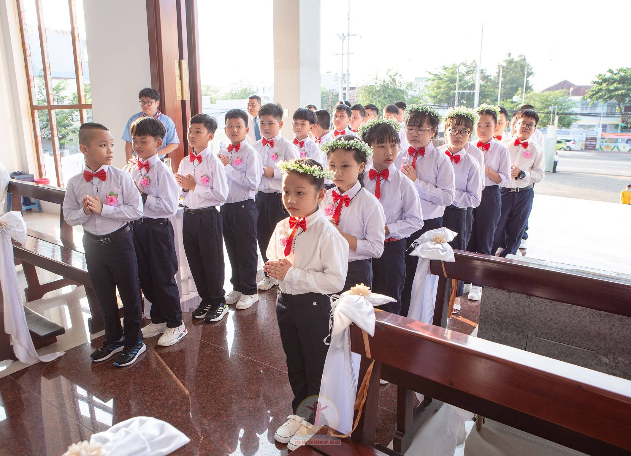 Gx. Nam bình: 24 em thiếu nhi lần đầu rước Chúa – Ngày 14.8.2022
