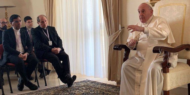 Ơn gọi của Giáo hội là gì? Tọa đàm giữa Đức Thánh Cha Phanxicô và tu sĩ Dòng Tên tại Malta