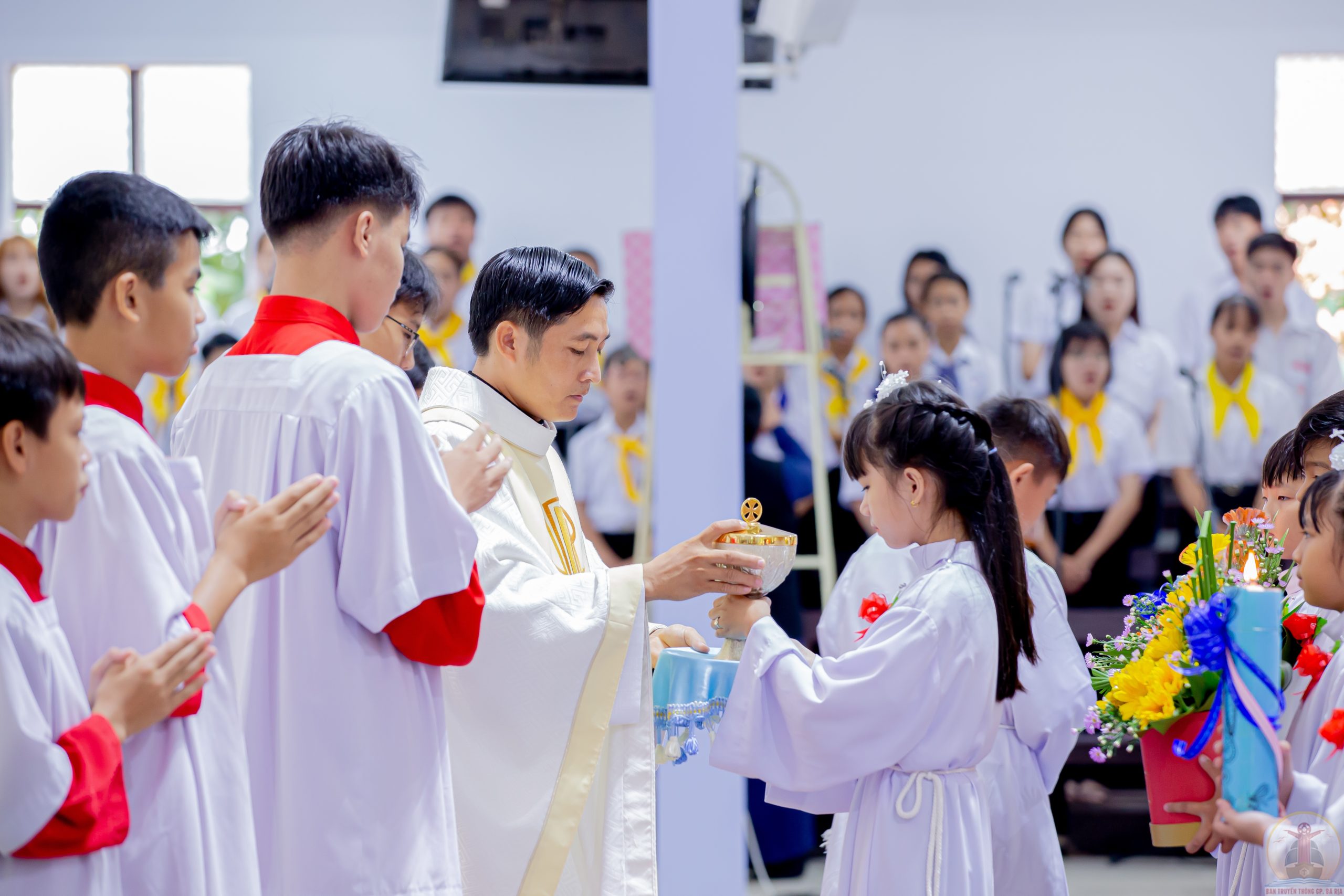 Gx. Hữu Phước: 54 em thiếu nhi lần đầu rước Chúa- 02.10.2022