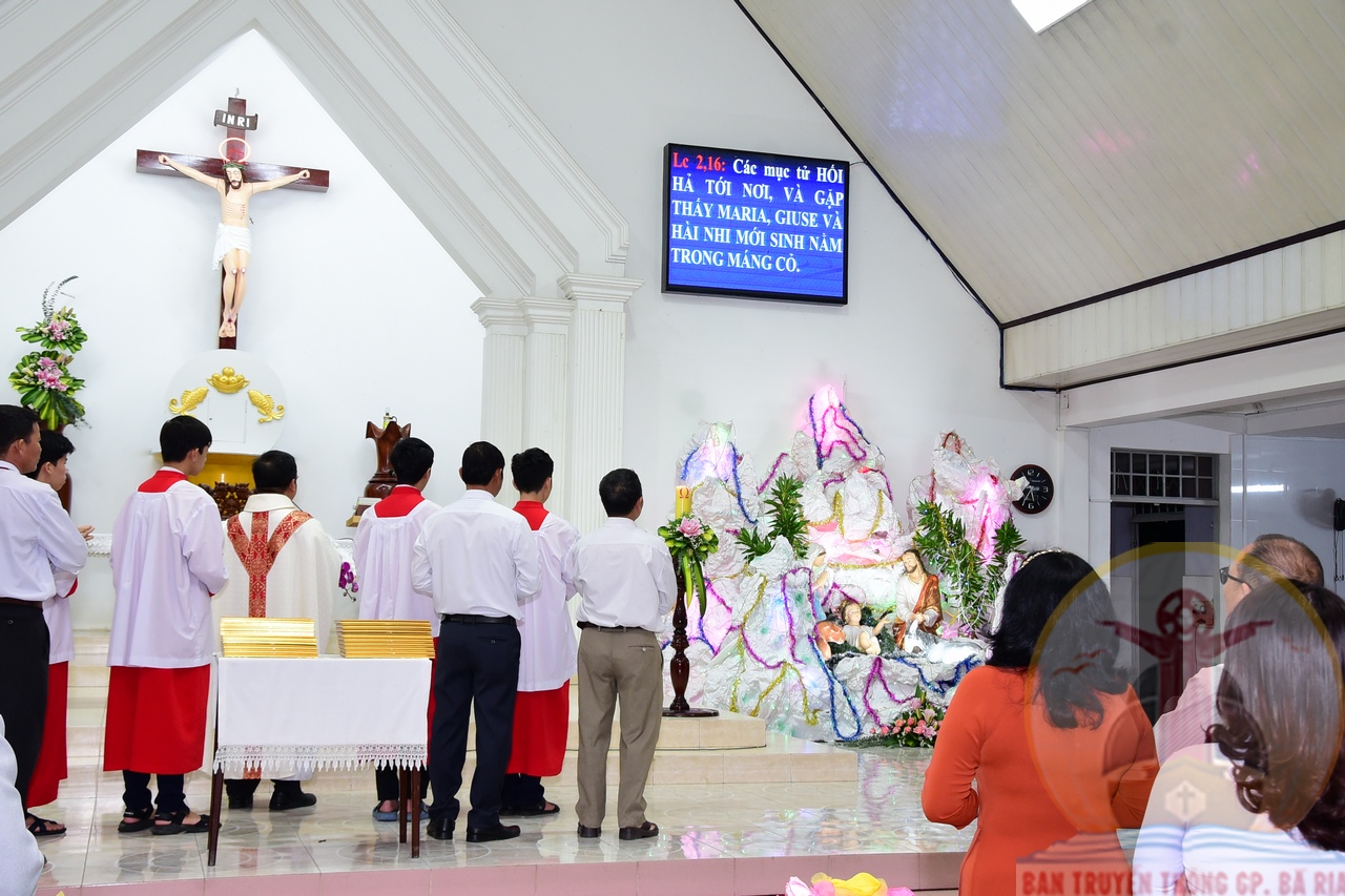 Gx. Hòa Phước: Mừng lễ kính Thánh Gia Thất và kỷ niệm hôn phối