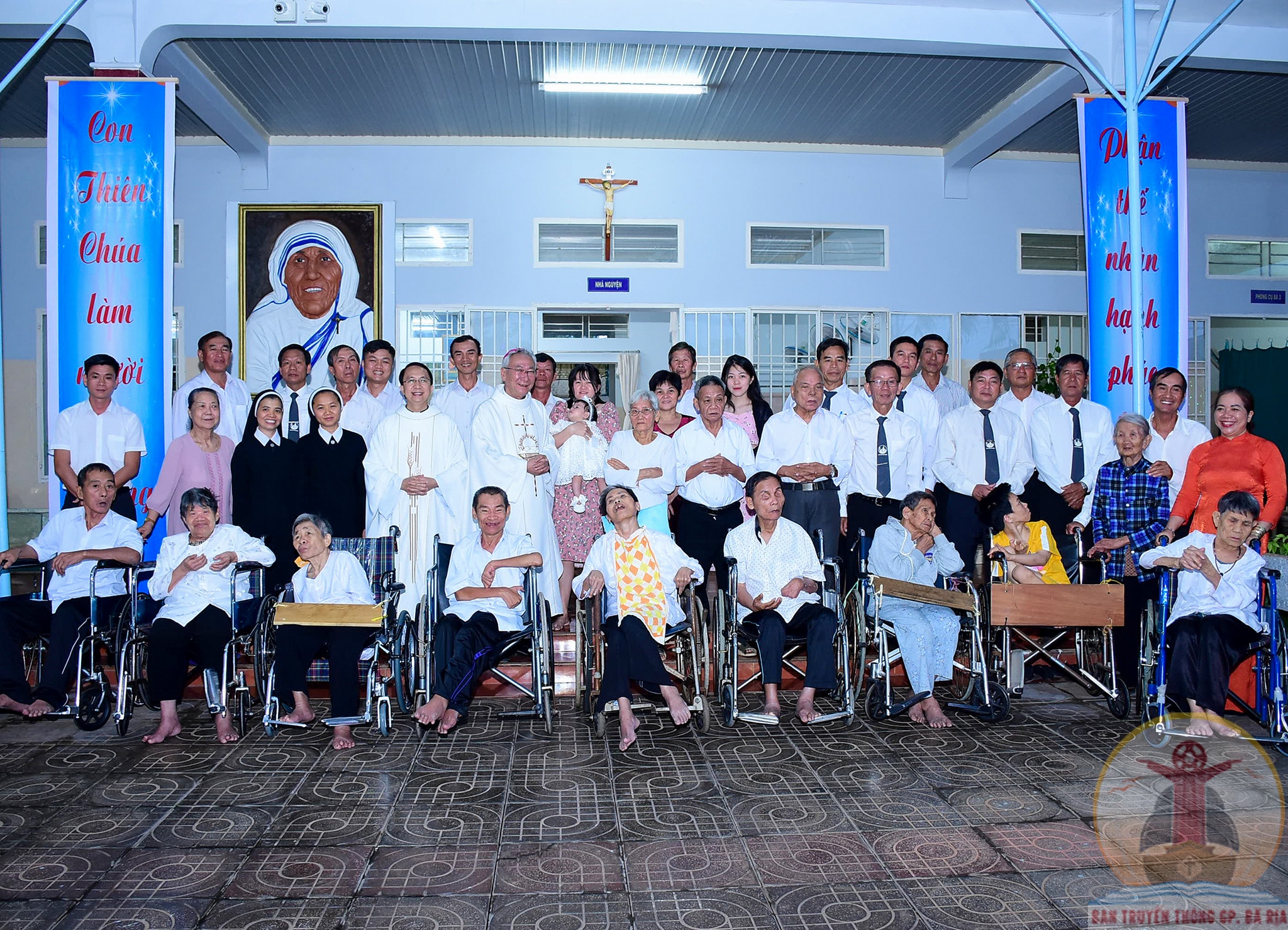 Gx. Vinh Châu: Đức Cha Giáo phận dâng thánh lễ Giáng Sinh tại Mái Ấm Tình Thương