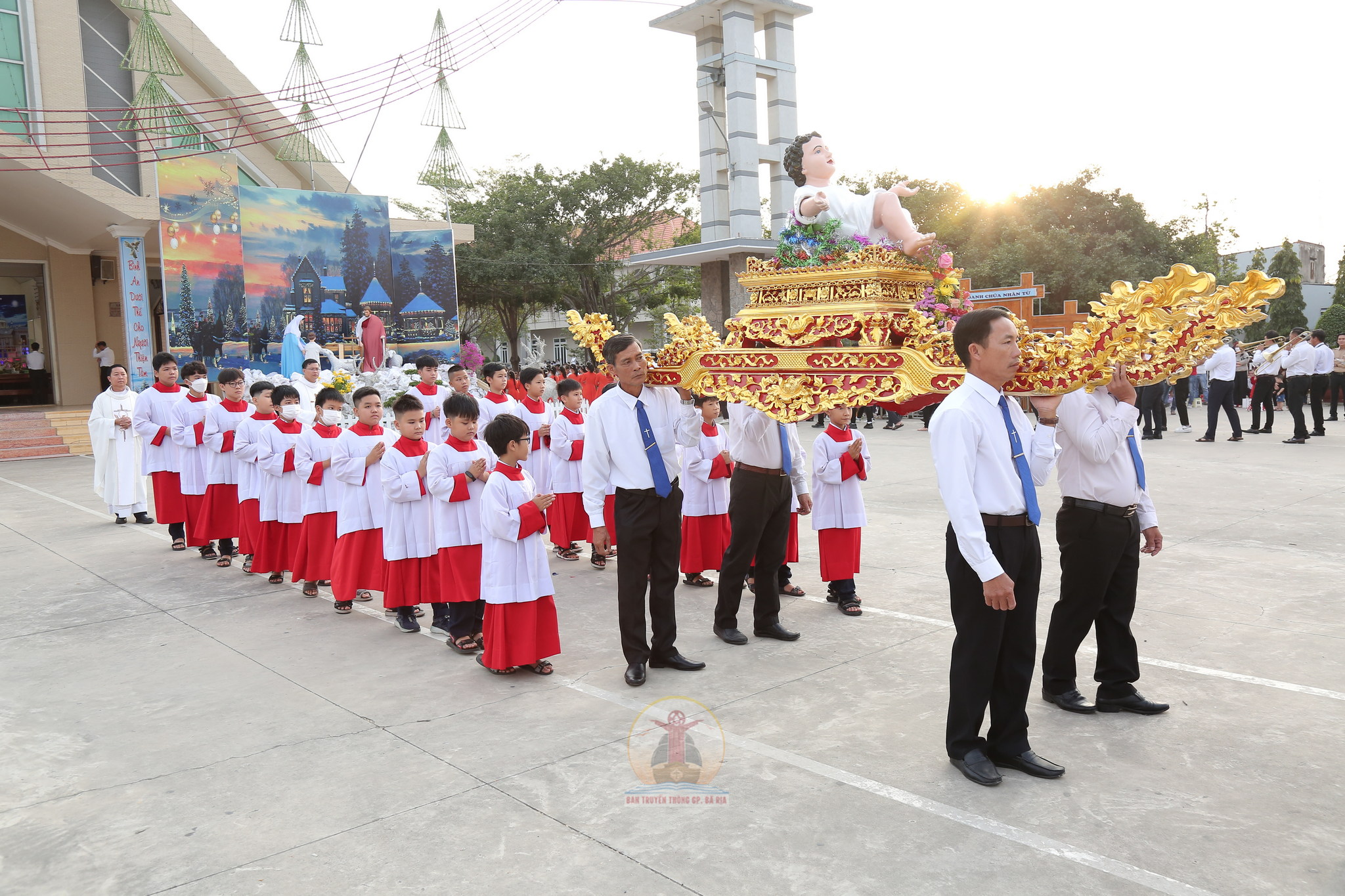 Gx. Phước Bình: Rước kiệu Chúa Hài Đồng và thánh lễ mừng Chúa Giáng sinh 2022
