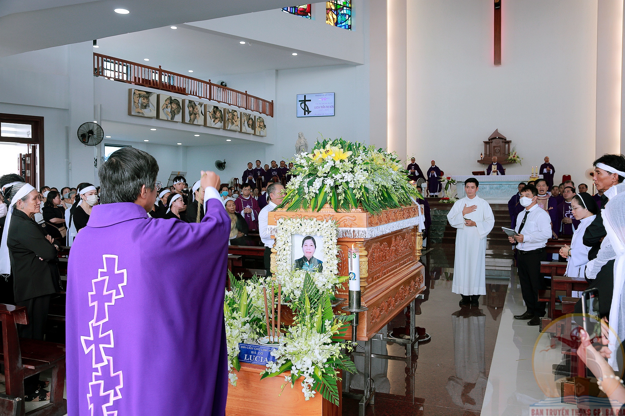 Gx. Nam Bình: Thánh lễ an táng Bà cố Lucia Trần Thị Hơn- Ngày  |  Giáo Phận Bà Rịa