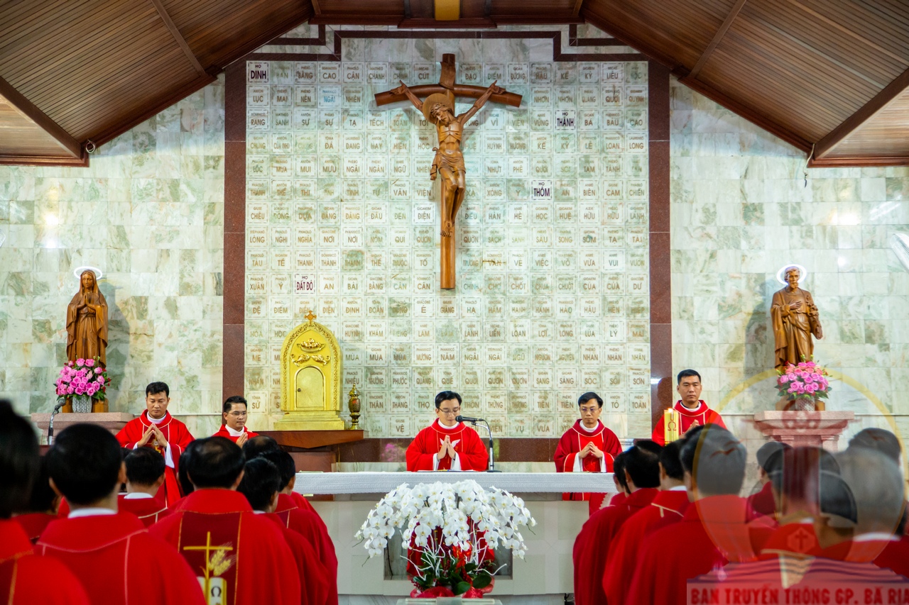 Nhà thờ Mồ Bà Rịa: Linh mục đoàn Giáo phận Bà rịa dâng thánh lễ kính các vị Tử đạo Bà Rịa