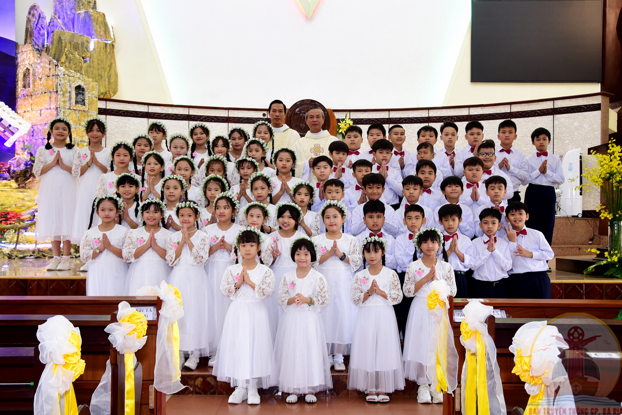 Gx. Hòa An: 58 em thiếu nhi Rước lễ lần đầu- 08.01.2023