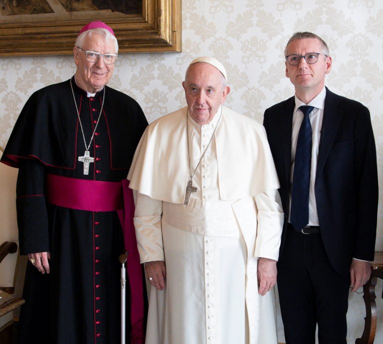 Đức Phanxicô trả lời phỏng vấn của Emmanuel Van Lierde ngày 19/12/2022